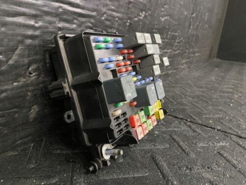 2003-2007 HUMMER H2 ENGINE MOTOR FUSE RELAY JUNCTION BOX - Picture 2 of 8