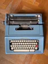 Macchina da scrivere OLIVETTI STUDIO 46 in metallo colore azzurro