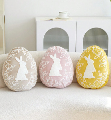 Eiförmige Ostern Kissenhülle Hase & Blumen Stickerei Detail Frühling Dekor