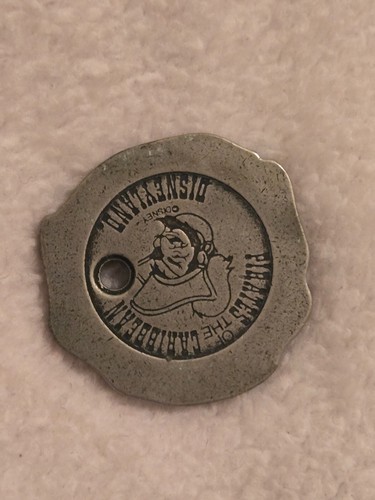 VTG PIRATES OF THE CARIBBEAN DOUBLOON TREASURE COIN RARE DISNEYLAND SOUVENIR - Picture 2 of 4