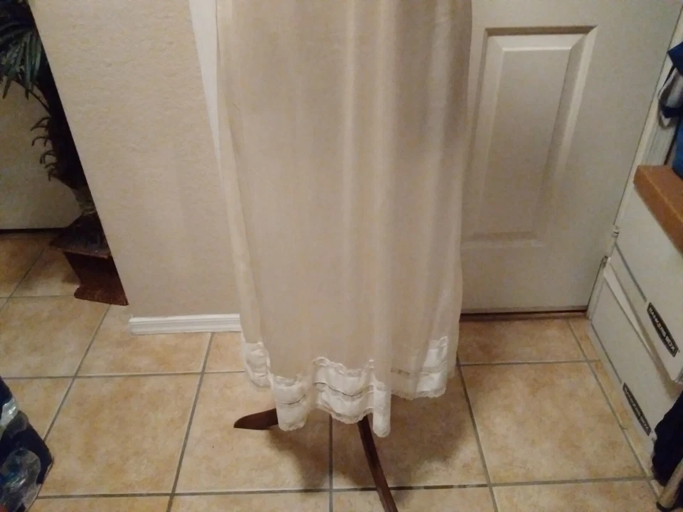 Full Slip ADONNA Vintage Ivory 3 Tier Lace Trim SZ 34 - Image 3 of 4