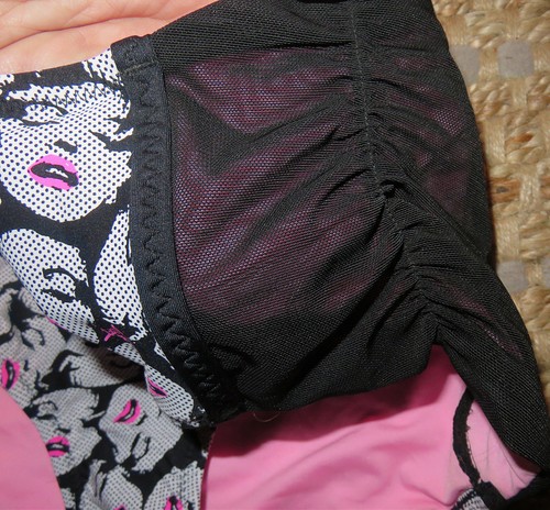 ¡NUEVO! BIKINI Sexy BETSEY JOHNSON Arte POP JUNTO A LA PISCINA Caras Retro S $120 - Imagen 10 de 12