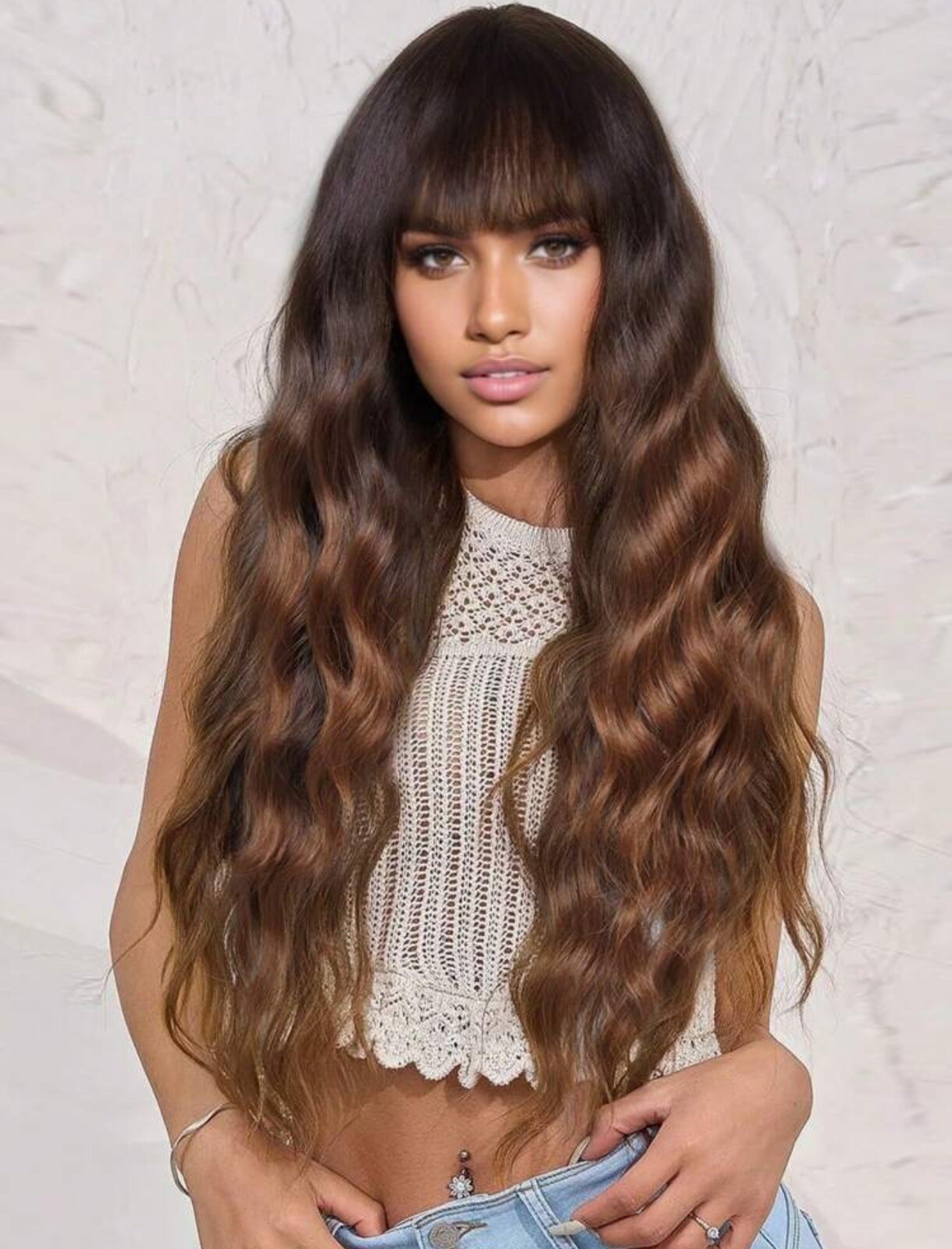 Perruque brune 80cm pour changer de look facilement chevelure longue bouclée et frange