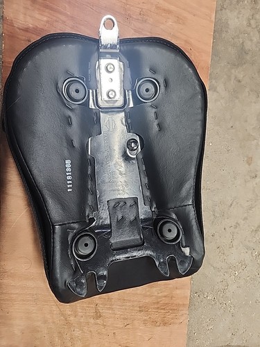 Harley Davidson Softail Milwaukee 8 Full Seat Front & rear - Picture 11 of 12
