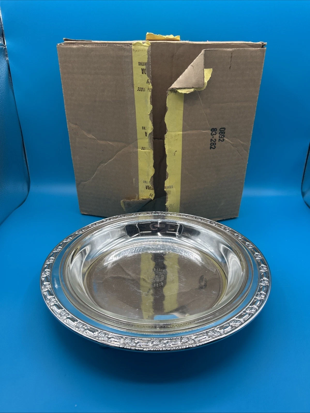 Oneida Silversmiths Pie Plate 9 Inch Pyrex Glass Insert Footed Rose Pattern