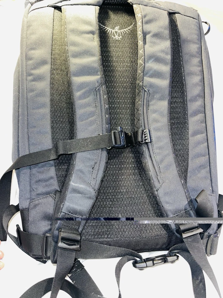 Mochila para portátil Osprey Portal Everyday Commute Pixel negra 26 Foto 2 de 4