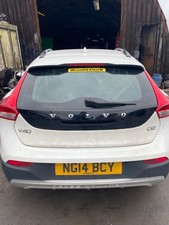 2014 volvo v40 1.6d cross country rear bumper white breaking spares