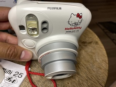 Hello Kitty Cheki FUJI FILM INSTAX MINI 25 Camera White Instant