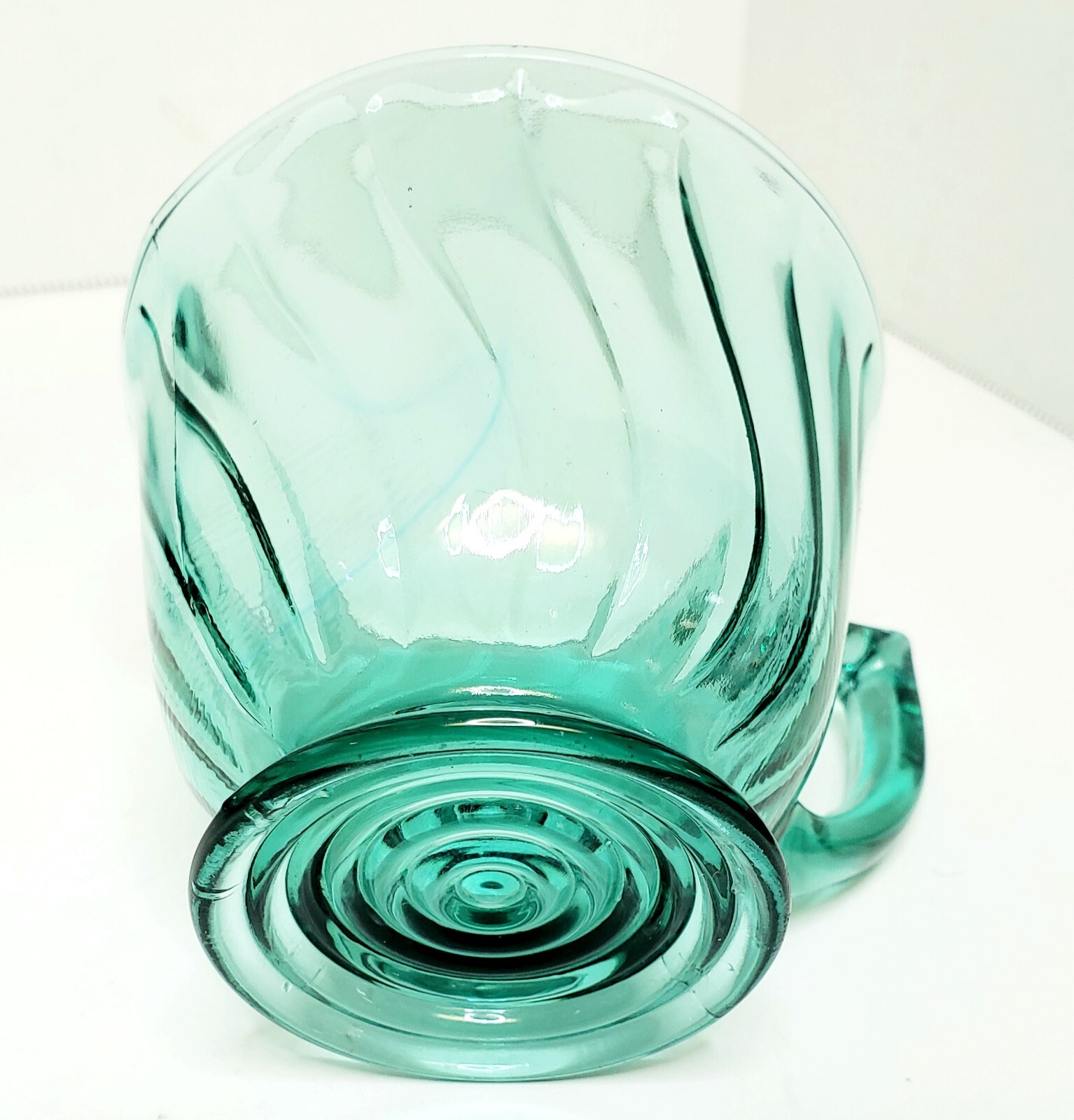 Vintage Set of 4 Jeannette Glass Green Swirl Cups And Saucers 1937