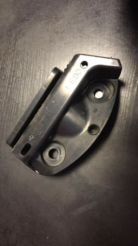 BMW 3 E90 Stoßstange hinten Mitte Halter Halterung 7118193