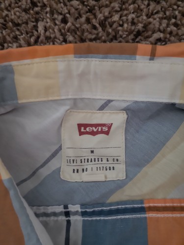 Levis Youth Boys Button Down Shirts. Short Sleeve 1 Small and 1 Medium. - Picture 5 of 5