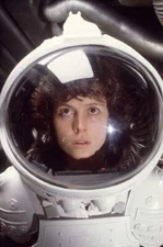 Sigourney Weaver [Alien] 8"x10" 10"x8" Photo 64352