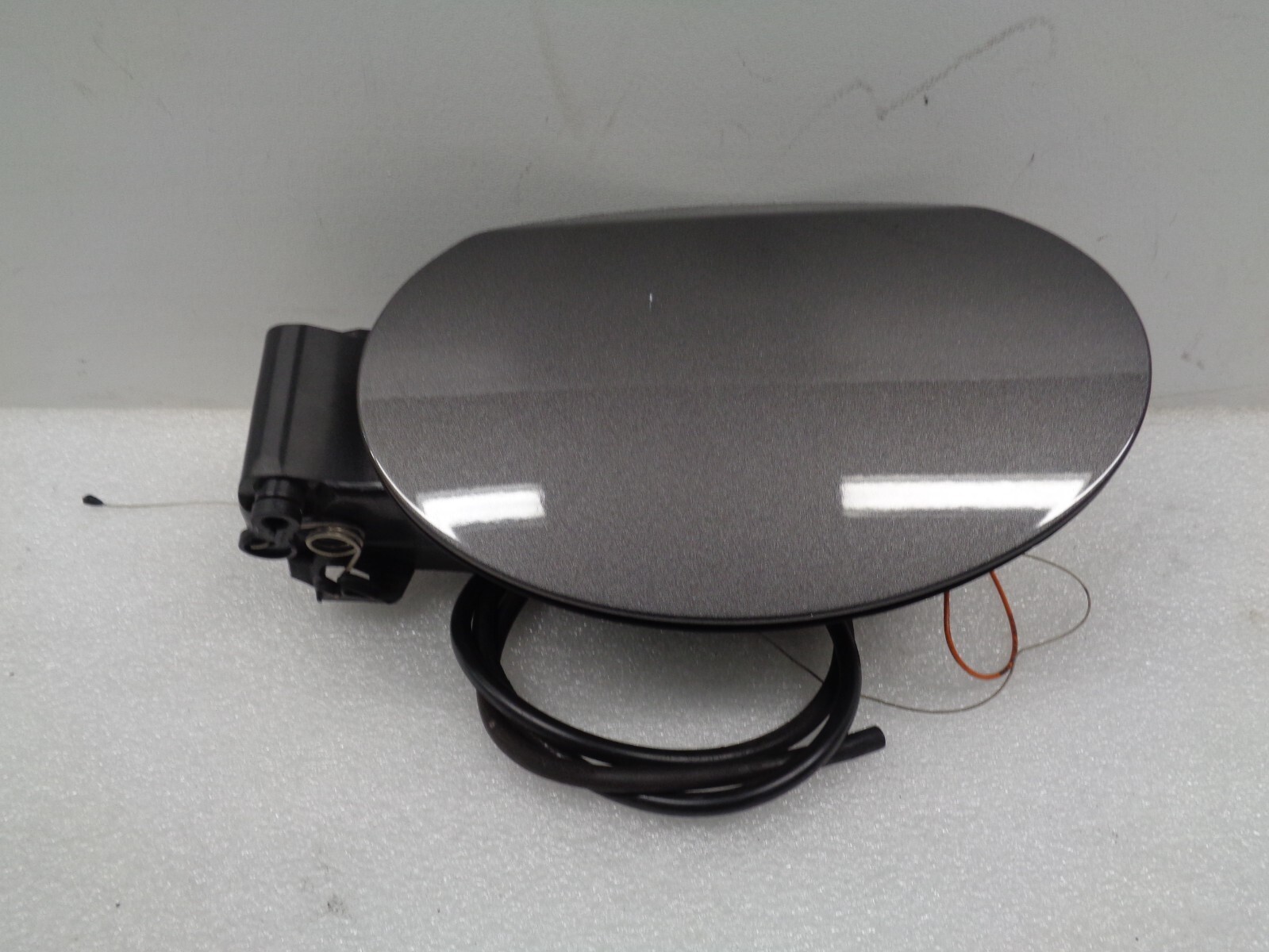 2014-2017 Maserati Ghibli Fuel Filler Door Lid Cover Assembly Gray OEM AK2402114