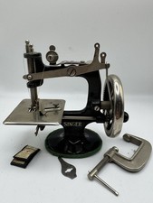 Singer Modell 20 Kindernähmaschine mit umfangreichem Original-Zubehör