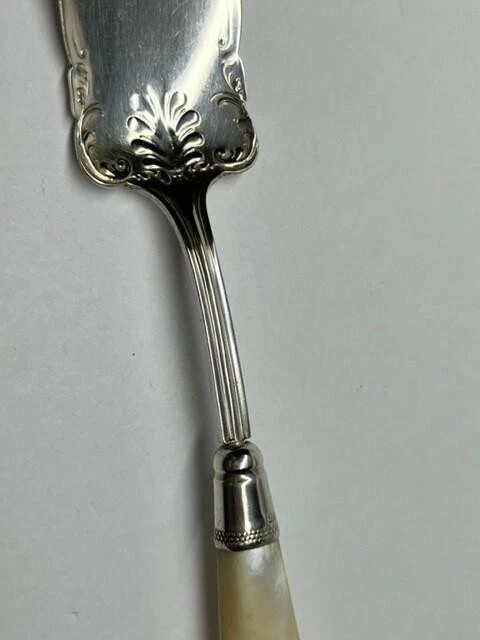 Cuchara para servir pasteles vintage de plata esterlina con mango de madreperla Foto 3 de 4