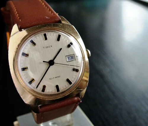 VINTAGE TIMEX 1971 DATE AUTOMATIC MECHANICAL SELF-WINDING MEN'S GOLD BROWN WATCH