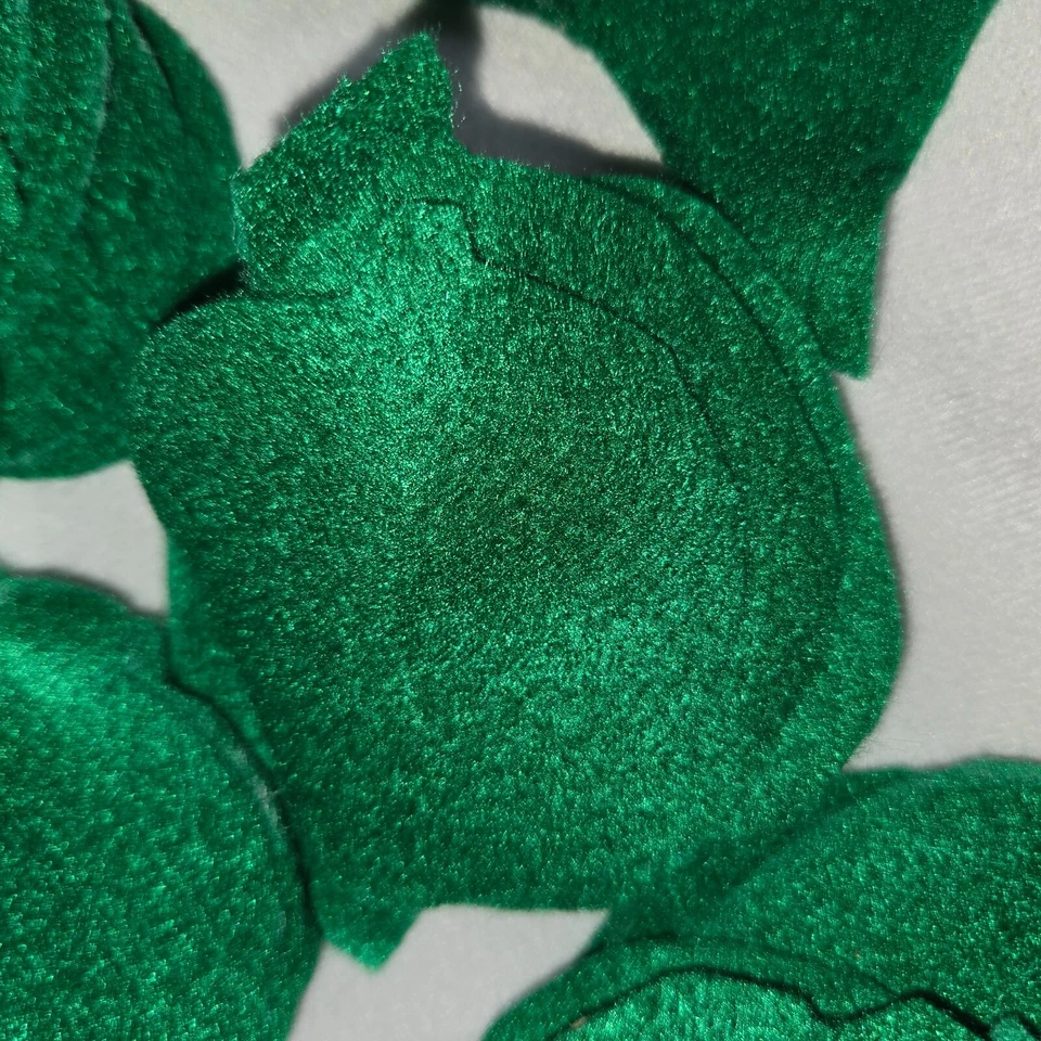 Felt Fabric Remnants Green 76" x 38" with Small Remnants Red Sheet 27" x 37" - Image 4 of 4