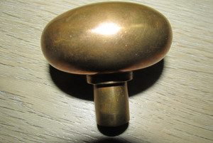 VINTAGE PRE-OWNED VICTORIAN STYLE OVAL SOLID BRASS SINGLE DOOR KNOB REPLACEMENT