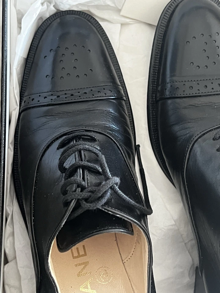 Zapatos de vestir Oxford de cuero negro para mujer Chanel talla 36 hechos en Francia Foto 2 de 4
