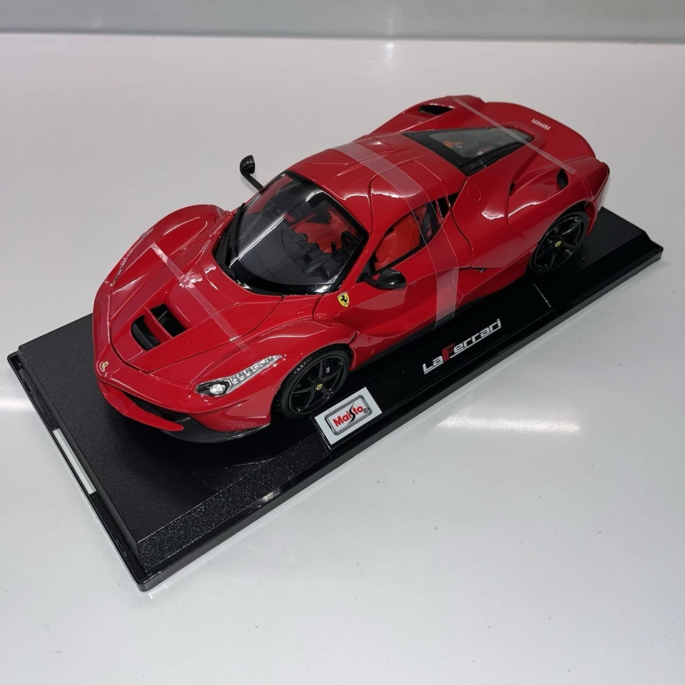 Ferrari LaFerrari Maisto 1:18 Scale Model Car Red Black Interior Butterfly Doors - Image 2 of 4