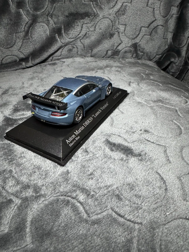 Aston Martin DBRS9 2006 Minichamps escala 1:43 versión de lanzamiento esquivo azul en caja Foto 3 de 4