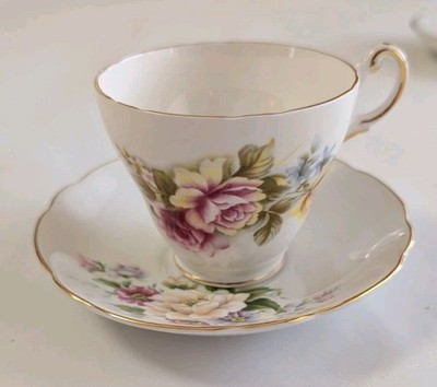 RARE Vintage Duchess Bone China England Tea Cup & Saucer Roses EXCELLENT 