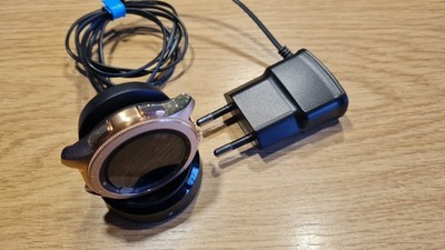 Samsung Galaxy Watch 42mm Rosegold SM R810 mit Ladegerät und Schutzfolie