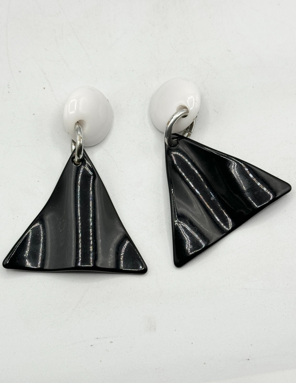 Vintage plastic triangle dangle drop earrings - image 4