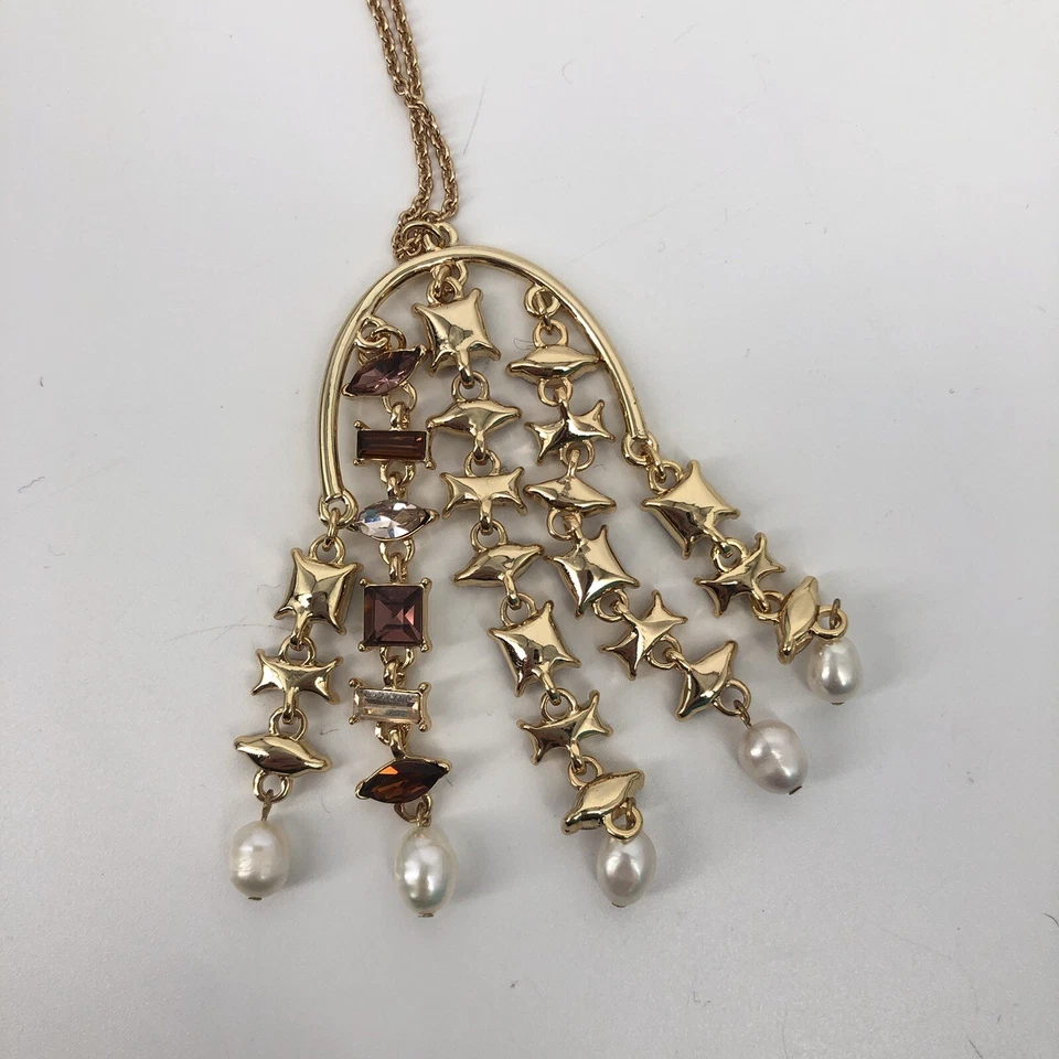 "Collar colgante araña Vince Camuto perla de agua dulce tono dorado 17"" de largo" Foto 2 de 4