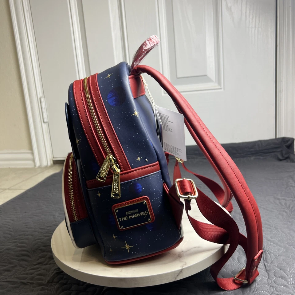 Loungefly MARVEL The Marvels Glow in the Dark 10” Mini Backpack Collectible NWT Foto 3 de 4