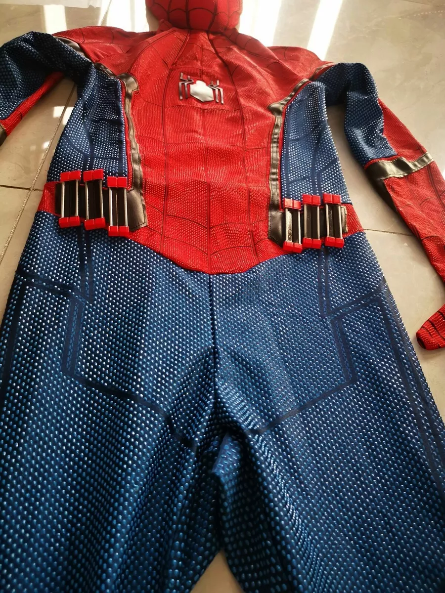 Spider-Man's Homecoming Outfit Looks Really Cool When It's Falling Apart