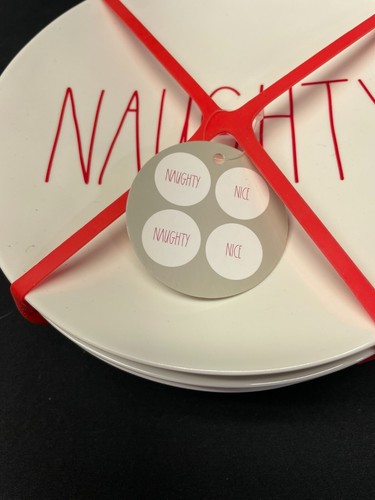 Rae Dunn by Magenta Christmas Naughty Nice 8” Piatti in Melamina - Set di 4 NUOVI - Foto 3 di 5