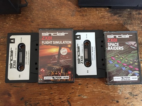 Sinclair ZX81 Computer, 16K Memopak, power supply, book, space raiders, flight - Picture 10 of 16