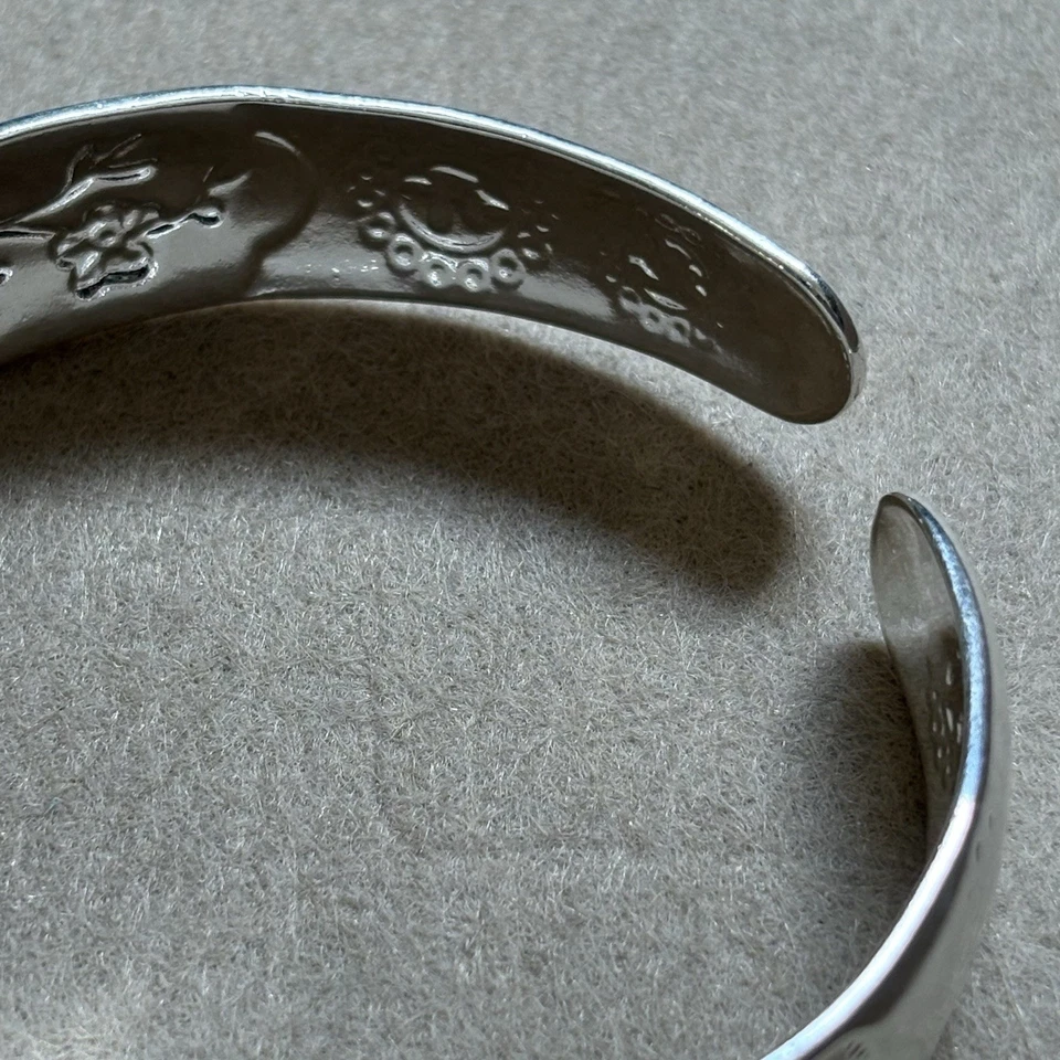 Brazalete Vintage Pájaro Flor Cerezo Plateado Flor Puño Cesta Grabada Foto 3 de 4