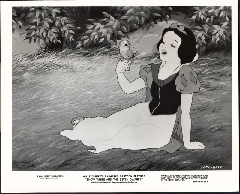 Snow White 7 Dwarfs Singing to Bird B/W Press Photo Walt Disney Productions 1967