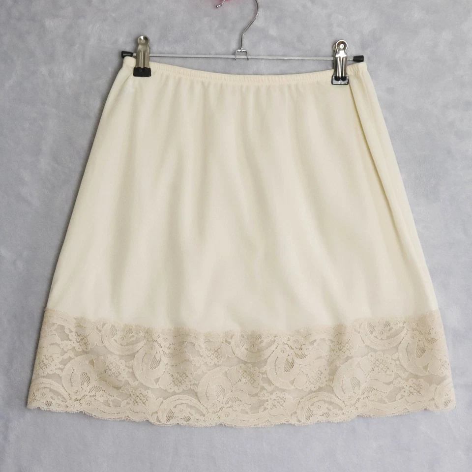 Coqueta vintage Olga marfil medio deslizamiento mujer pequeña encaje mariposa aplique (24W) Foto 2 de 4