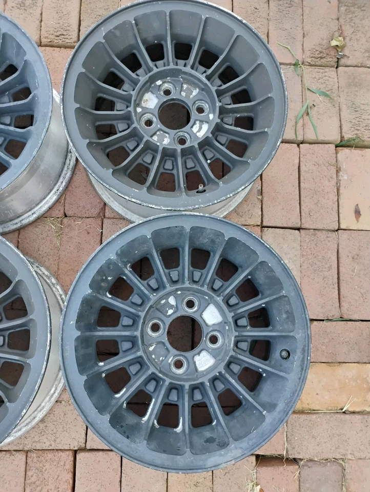 Ford Mustang 1987-1989, Mercury Cougar 1987-88, rueda de turbina Capri 1979-86 OEM Foto 3 de 4