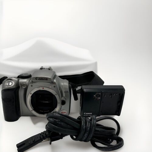 Canon EOS Digital Rebel 6.3 MP Camera / EOS 300D - DS6041 With Charger- Silver - Picture 2 of 8