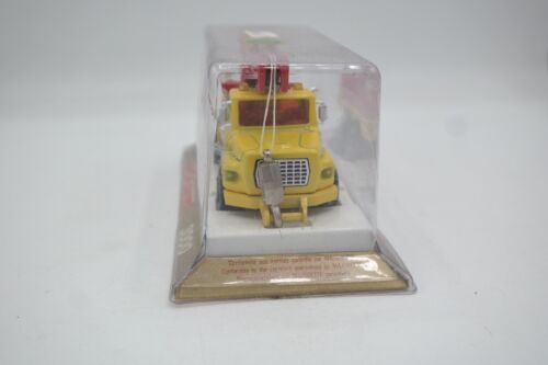 Vintage MAJORETTE Serie 3000 Crane Truck #3011 Yellow France Sealed Blister Pack - Picture 2 of 7