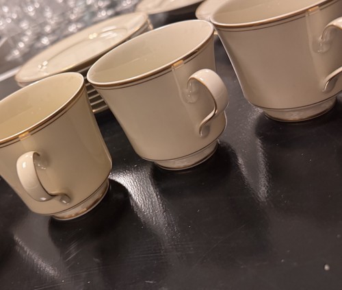Mikasa Trousdale Ivory China w/ Gold Trim - Picture 5 of 6