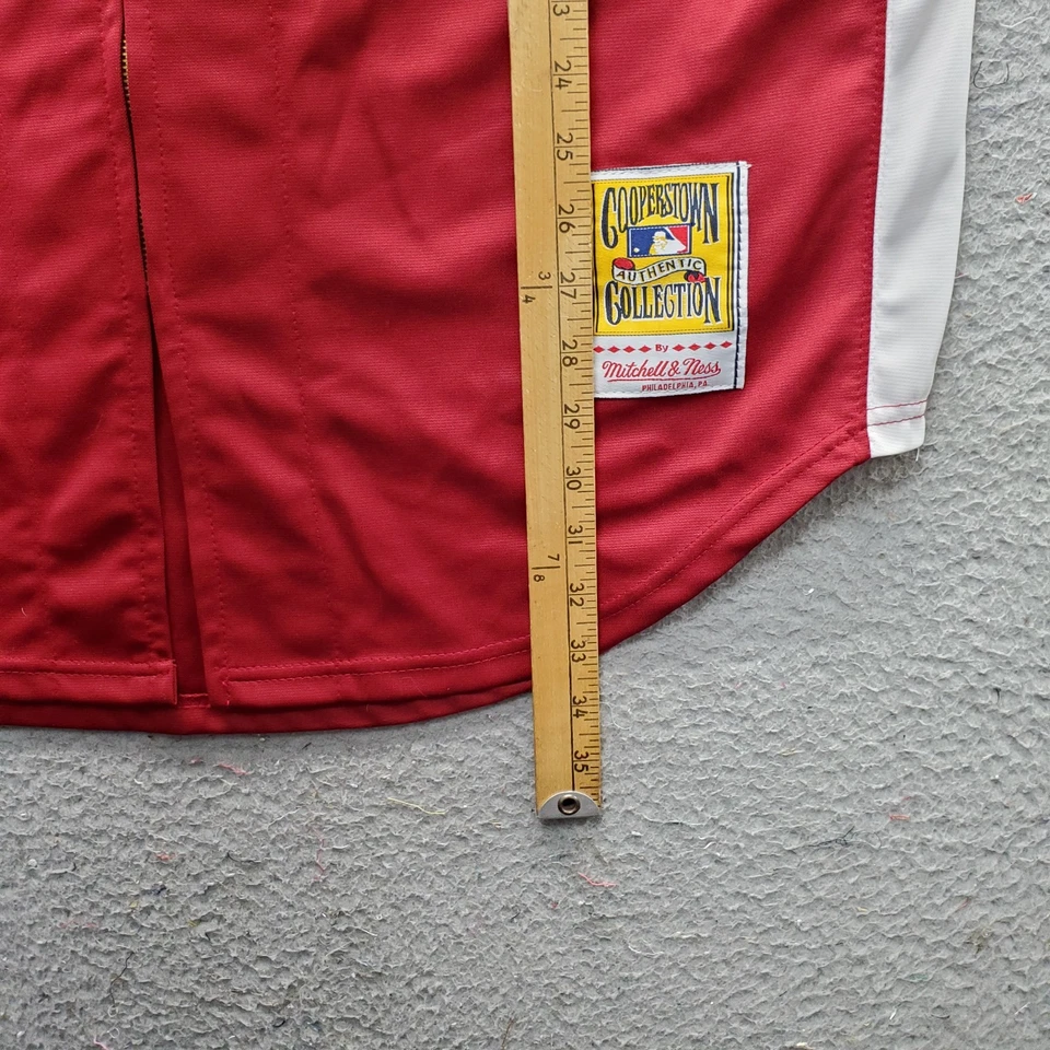 Camiseta deportiva para hombre MLB Philadelphia Phillies Tug McGraw #45 Mitchell & Ness XL roja Foto 4 de 4