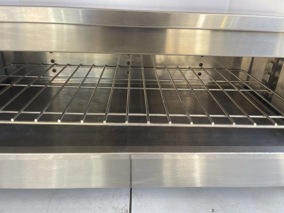 Vollrath CM4-20835 JW30 35" 台面奶酪熔化器 - 208V — 第 3/4 张图片