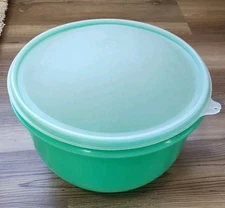 Vintage Tupperware Green Lettuce Keeper Crisper #1424-2 w/ Dome Lid No Spike