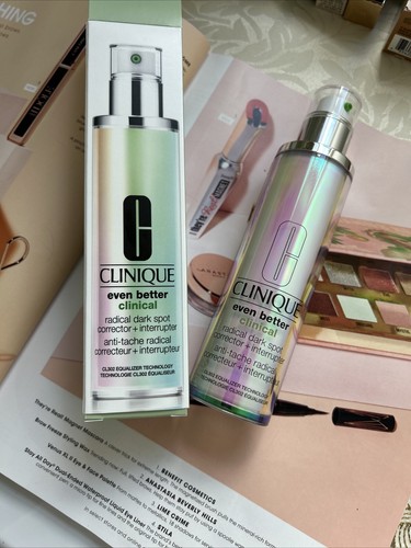 Clinique Even Better Clinical Radical Corrector de Manchas Oscuras + Interruptor 3.4oz - Imagen 8 de 10