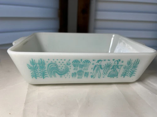 Vintage Pyrex Amish Butterprint 1.5 QT Refrigerator Dish Turquoise No Lid