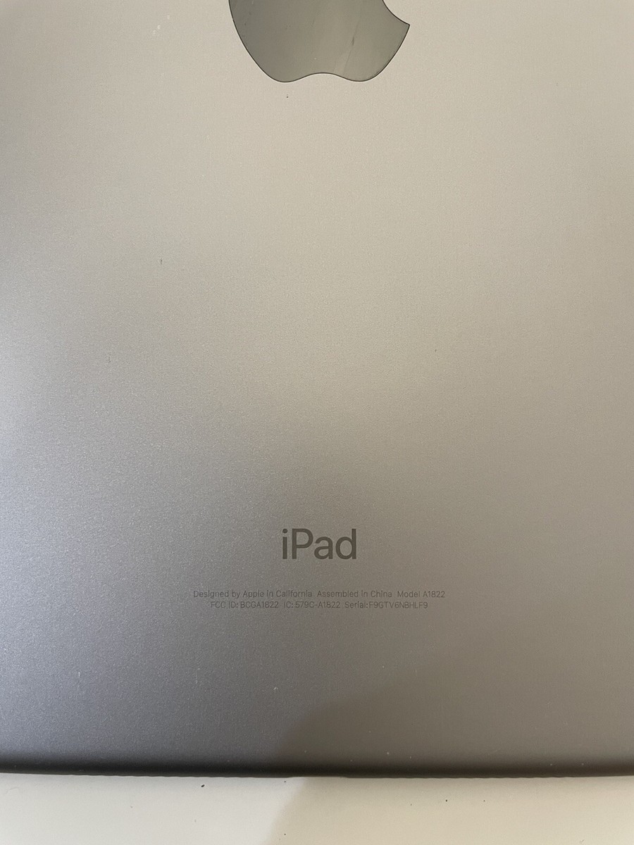 Apple iPad 5th Gen 32GB, Wi-Fi, 9.7 inch - Space Gray