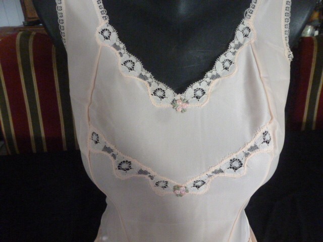 Jolie Combinaison Vintage Dentelle T40/42 - Fond De Robe Blanc Cassé - Non Porté