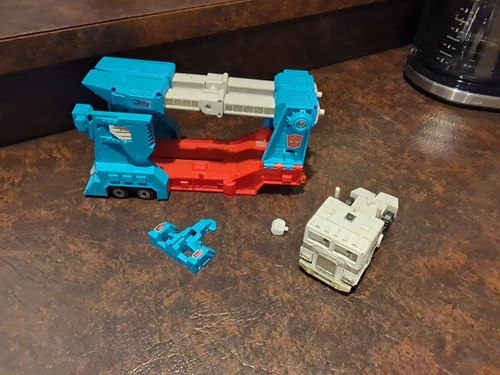 Vintage 80s Hasbro Transformers G1 Ultra Magnus Action Figure With Accessories