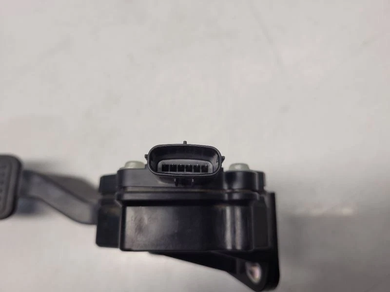 Mazda CX-7 2007 (2,3 L/AT/AWD) pedal acelerador Foto 3 de 4