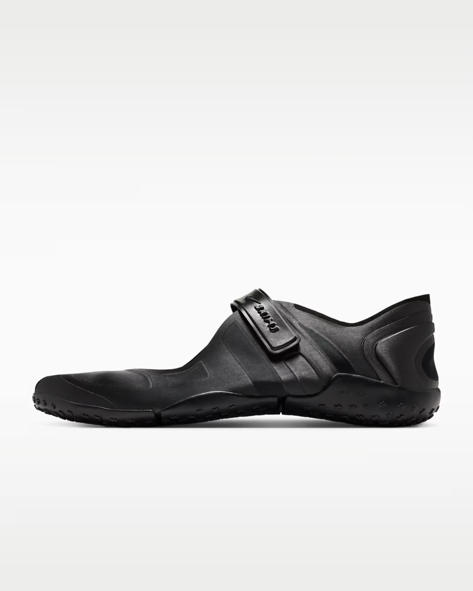 靴 NIKE x SKIMS Air Rift Black Brand New Nike x SKIMS 'Satin' Rift - Black - Women's Size 6